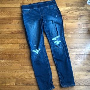 Old navy Rockstar pull on jeans 👖size 10 distress